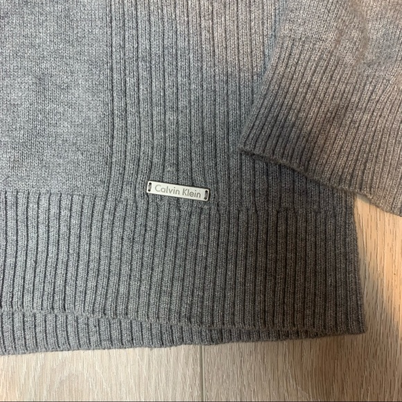 Calvin Klein Sweater - Picture 2 of 6